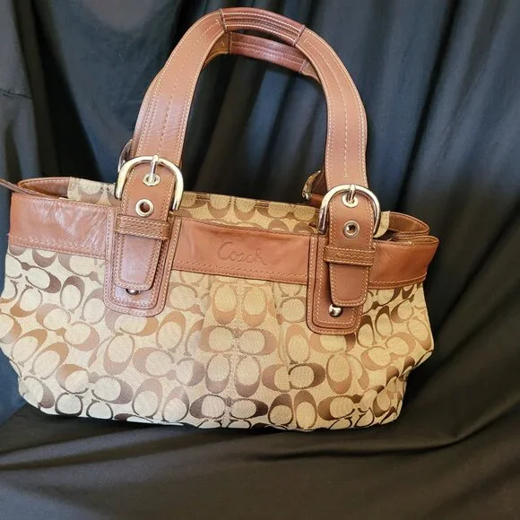 COACH Signature Pleated Shoulder tote in Brown/Beige. Perfect classic fall bag! - Picture 9 of 16